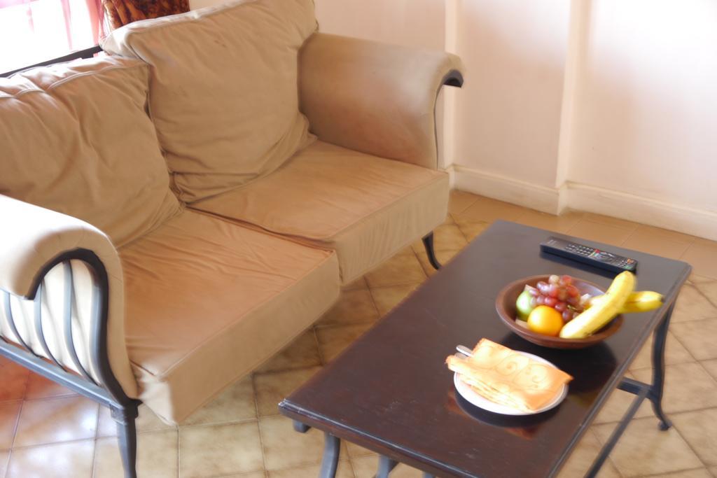 Jumuia Hotel Кисуму Экстерьер фото
