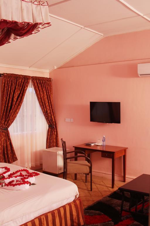 Jumuia Hotel Кисуму Экстерьер фото